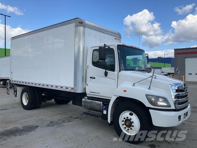 Hino 338 Dobozos teherautók