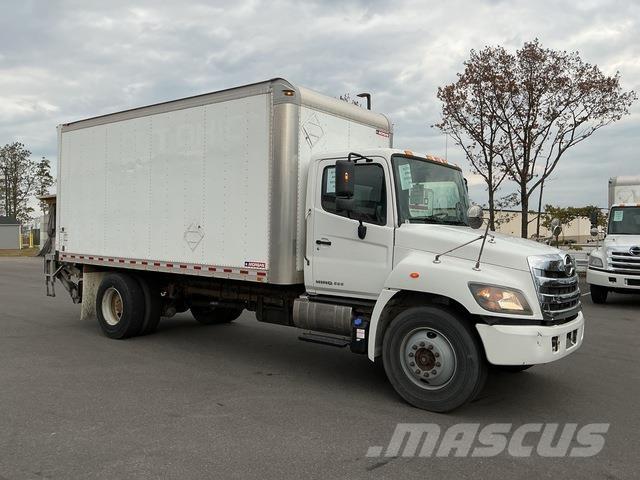 Hino 338 Dobozos teherautók