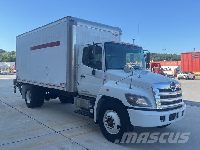 Hino 338 Dobozos teherautók