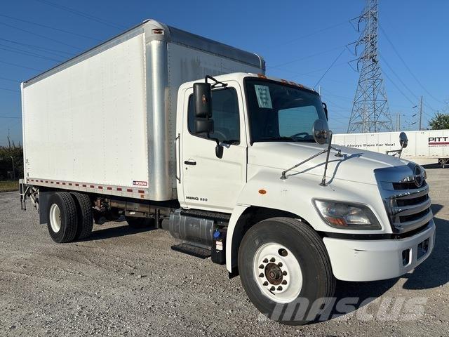 Hino 338 Dobozos teherautók