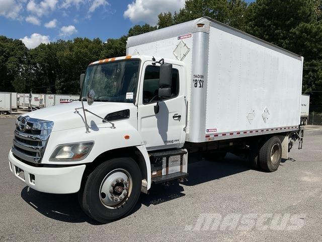 Hino 338 Dobozos teherautók