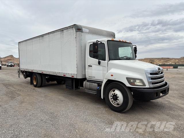 Hino 338 Dobozos teherautók