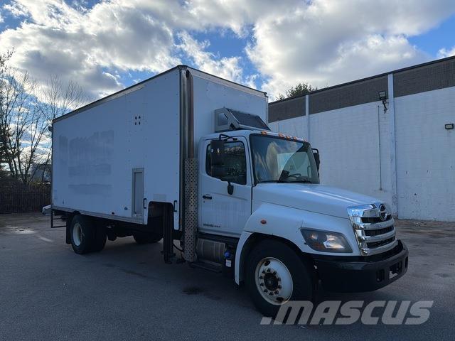 Hino 338 Dobozos teherautók