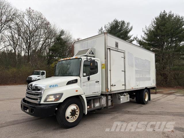 Hino 338 Dobozos teherautók