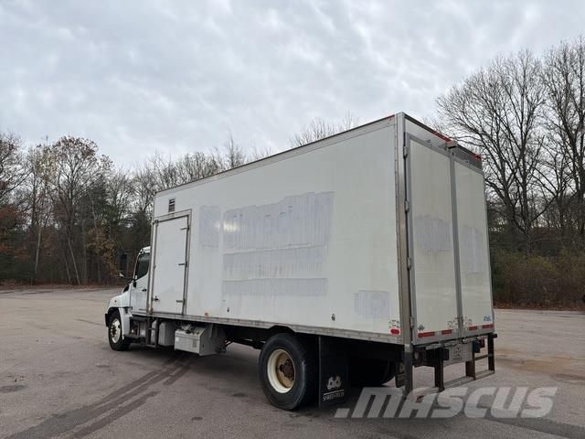 Hino 338 Dobozos teherautók