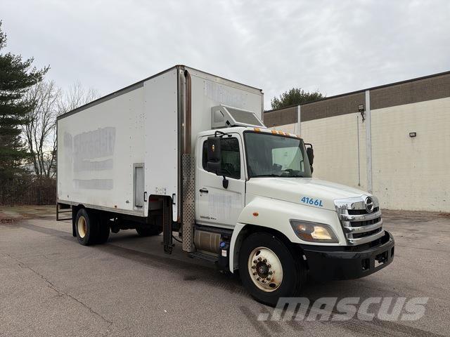 Hino 338 Dobozos teherautók