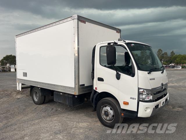 Hino 921 Dobozos teherautók