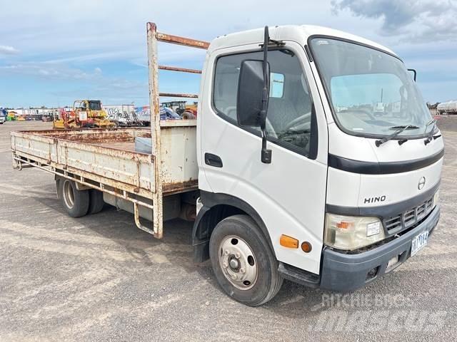 Hino Dutro Platós / Ponyvás teherautók