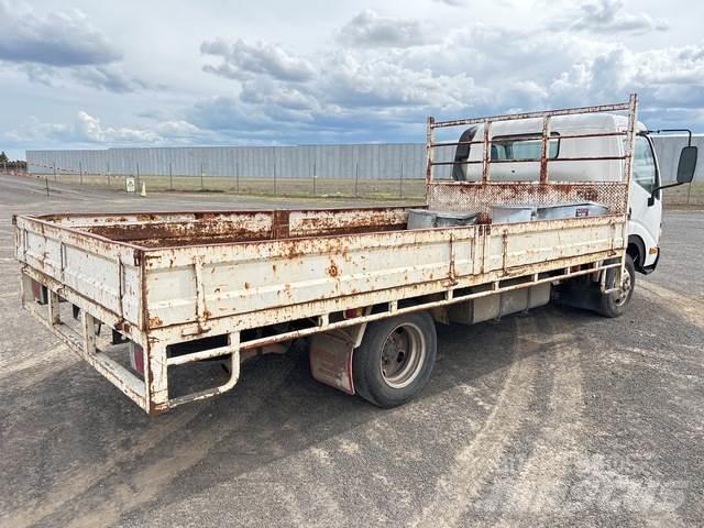 Hino Dutro Platós / Ponyvás teherautók