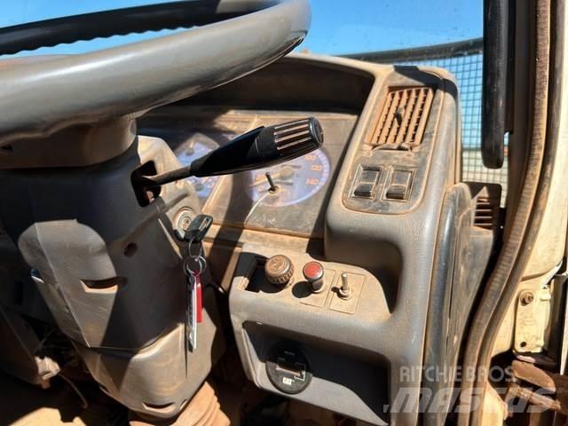 Hino GD1J Platós / Ponyvás teherautók