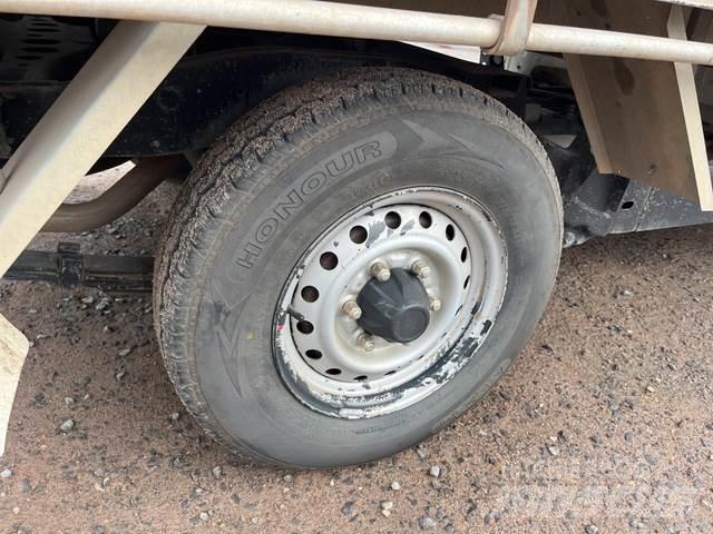 Holden Rodeo Kis teherszállító/Platós kocsi