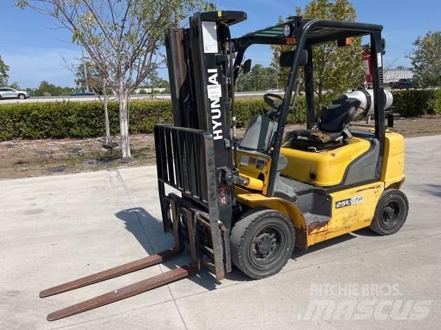 Hyundai 25L-7A Építőipar - Egyebek