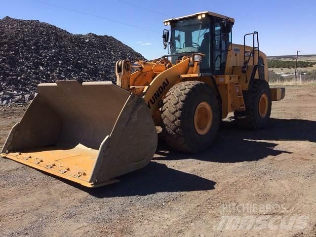 Hyundai HL975 Gumikerekes homlokrakodók