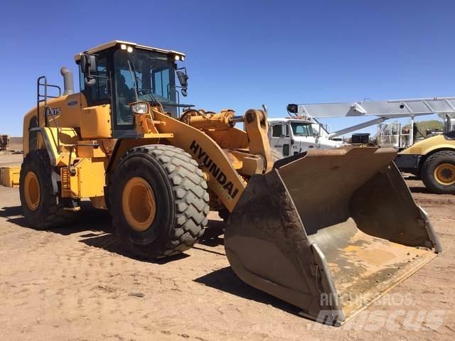 Hyundai HL975 Gumikerekes homlokrakodók