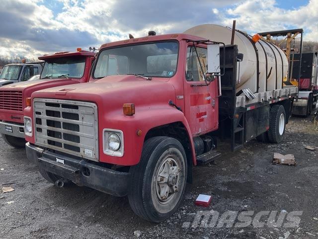 International  Platós / Ponyvás teherautók