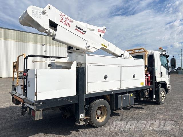 Isuzu FRR600 Teherautóra szerelt emelők és állványok