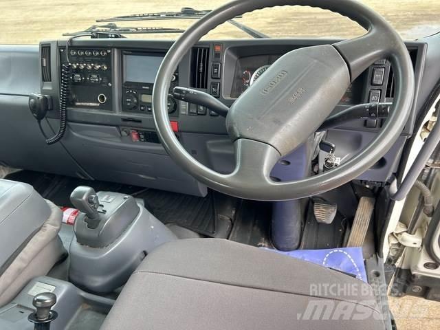 Isuzu FRR600 Teherautóra szerelt emelők és állványok