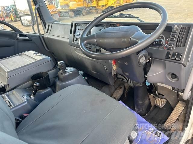Isuzu FRR600 Teherautóra szerelt emelők és állványok
