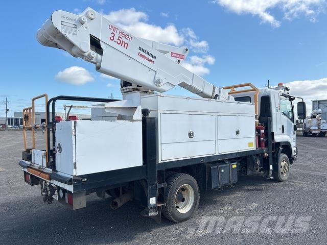 Isuzu FRR600 Teherautóra szerelt emelők és állványok