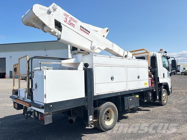 Isuzu FRR600 Teherautóra szerelt emelők és állványok