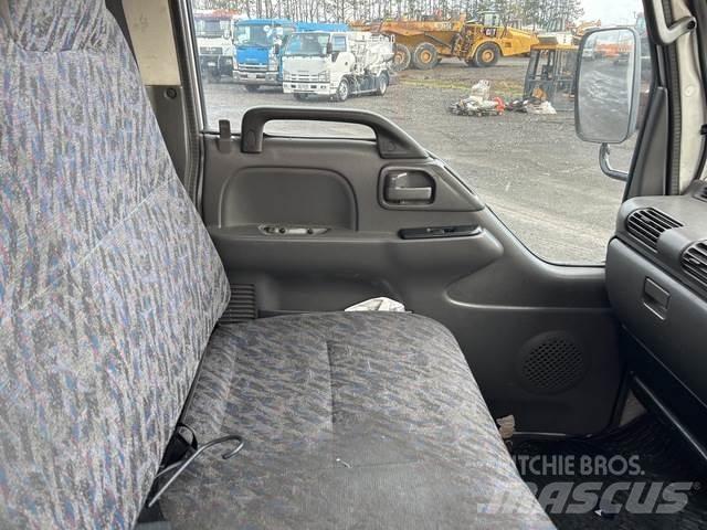 Isuzu NKR300s Építőipar - Egyebek