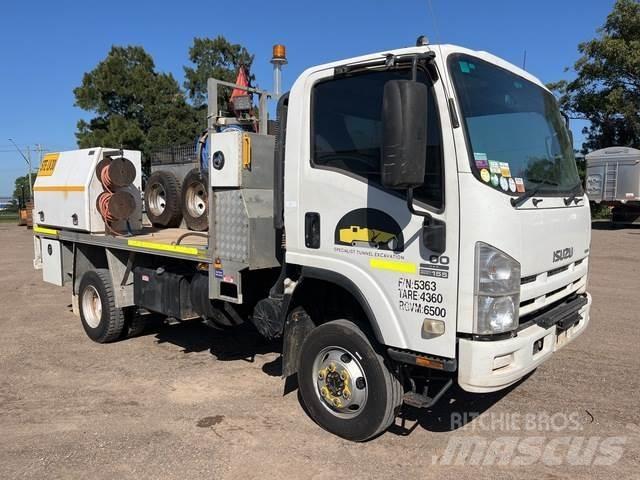 Isuzu NPS 300 Platós / Ponyvás teherautók