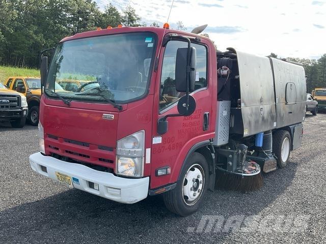 Isuzu NRR Utcaseprő teherautók