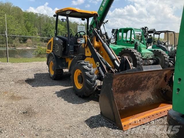 JCB 407 Gumikerekes homlokrakodók