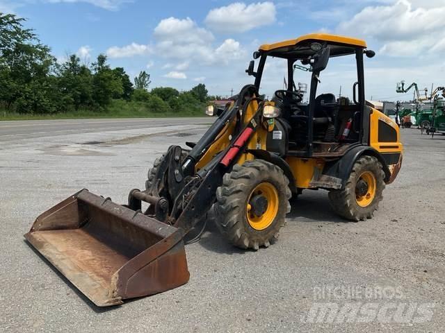 JCB 407 Gumikerekes homlokrakodók