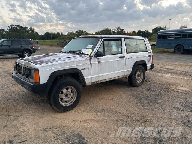 Jeep Cherokee Kistehergépjárművek