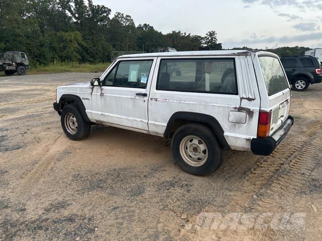 Jeep Cherokee Kistehergépjárművek