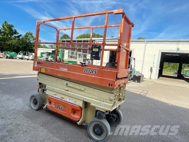 JLG 2032ES Ollós emelők