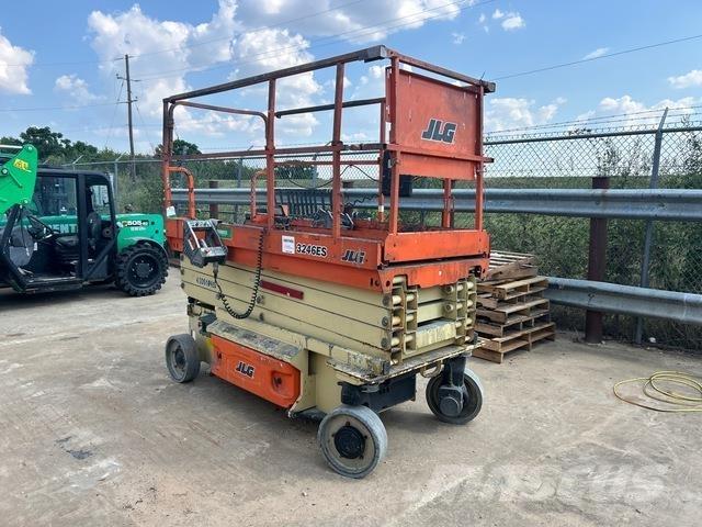 JLG 3246ES Ollós emelők