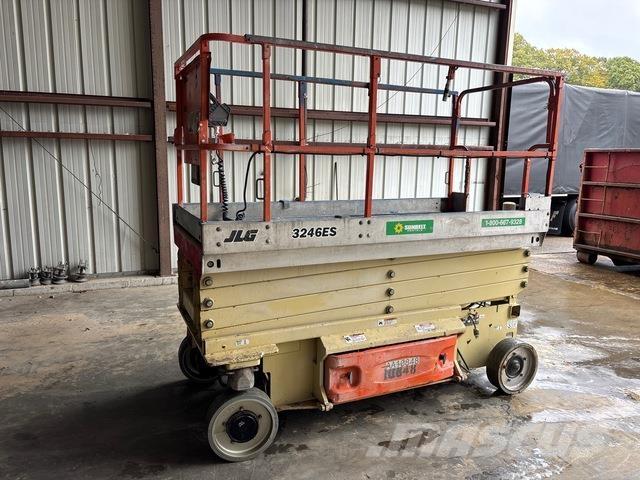 JLG 3246ES Ollós emelők