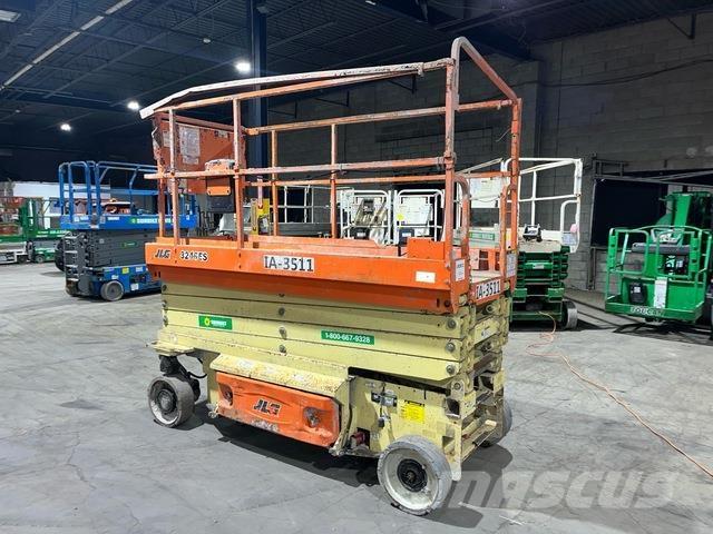 JLG 3246ES Ollós emelők