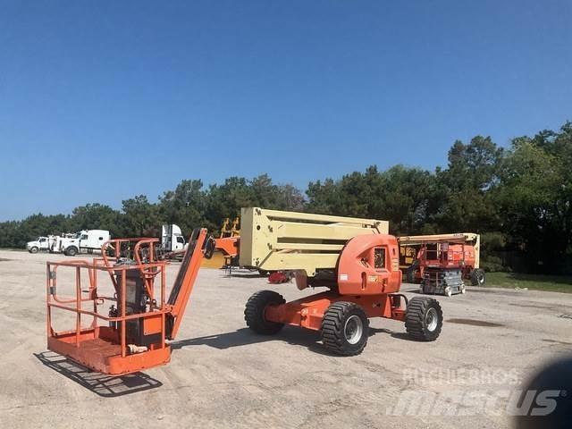 JLG 450AJ Karos emelők