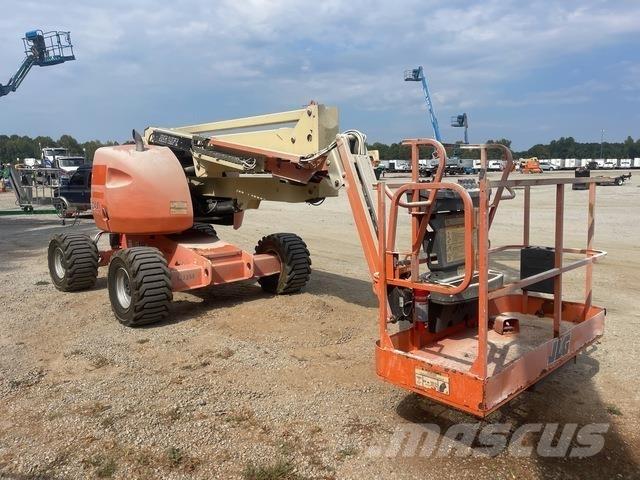 JLG 450AJ Karos emelők