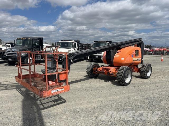 JLG 600A Karos emelők