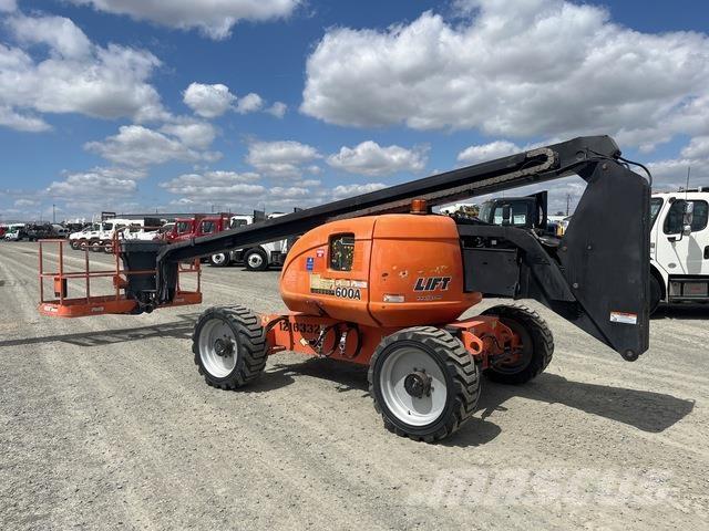 JLG 600A Karos emelők