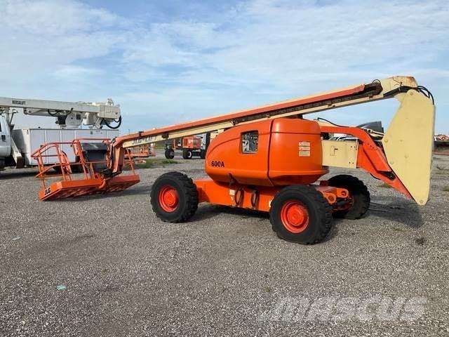 JLG 600A Karos emelők