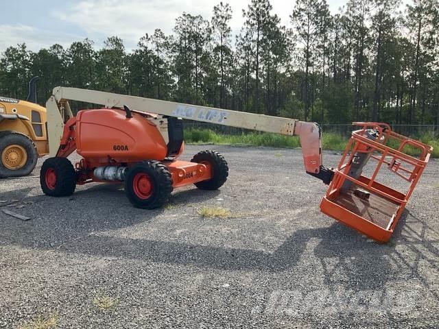 JLG 600A Karos emelők