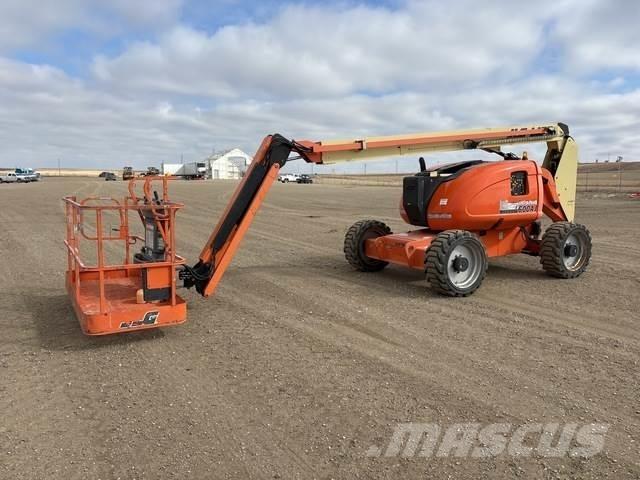 JLG 600AJ Karos emelők