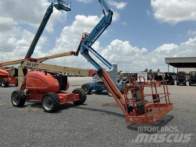 JLG 600AJ Karos emelők
