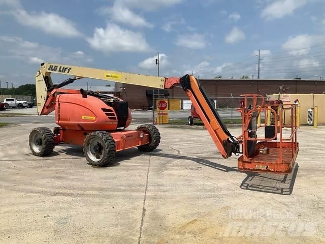 JLG 600AJ Karos emelők