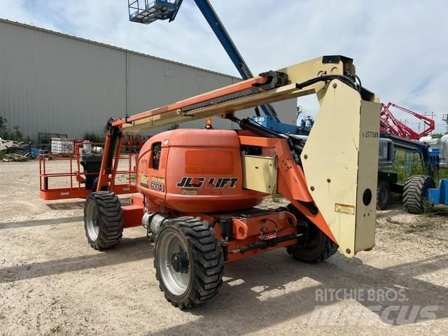 JLG 600AJ Karos emelők