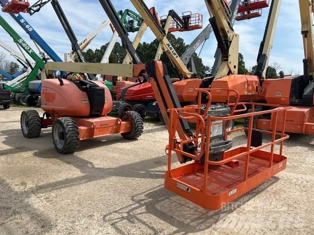 JLG 600AJ Karos emelők