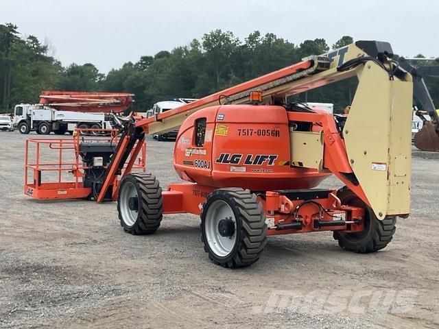 JLG 600AJ Karos emelők