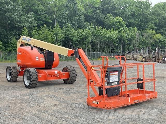 JLG 600AJ Karos emelők