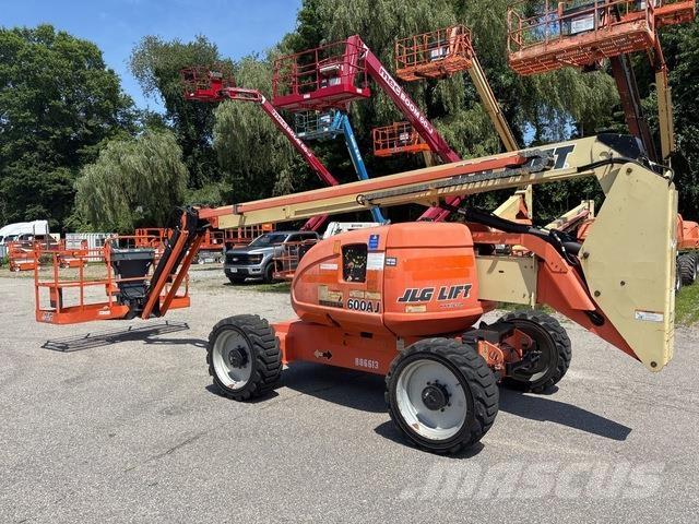 JLG 600AJ Karos emelők