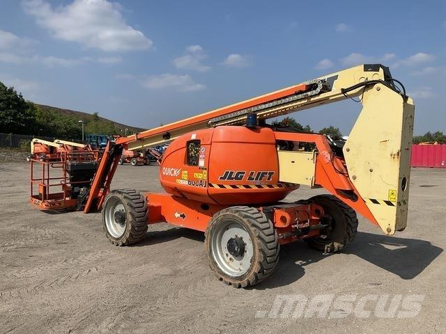 JLG 600AJ Karos emelők